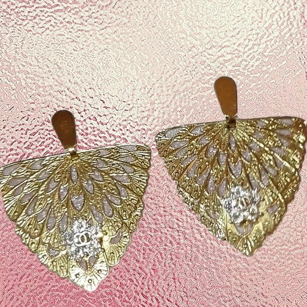 Pierced Post Gold Fan-shaped Earrings - Picture 5 of 10